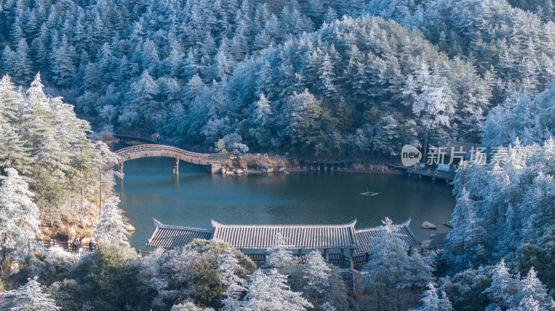 唯美高山日出云海冬季雾凇森林美景大好河山