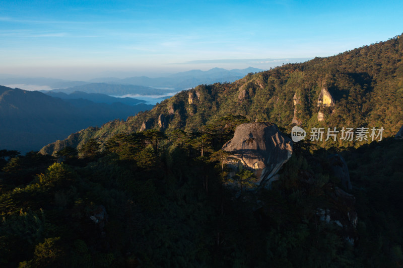 山林景色壮观的日出自然风光全景