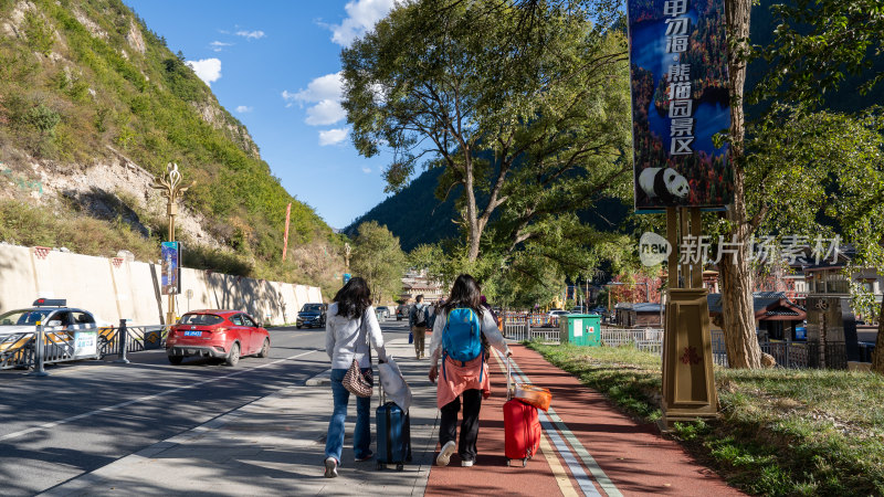 四川阿坝藏族羌族自治州九寨沟景区附近街道