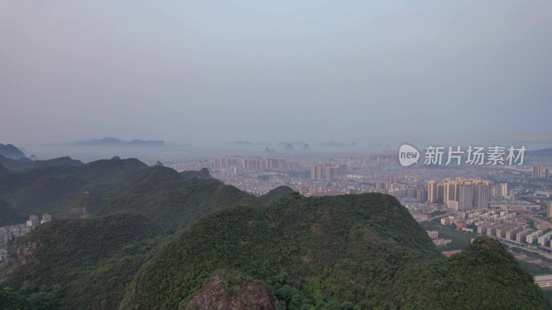 航拍广西柳州城市清晨迷雾