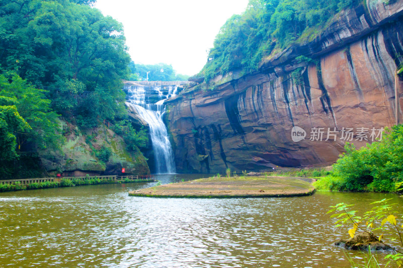 瀑布湖泊溪流风景背景