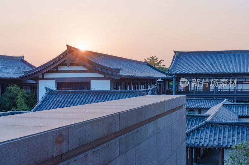 广州市文化馆中式传统岭南建筑与夕阳