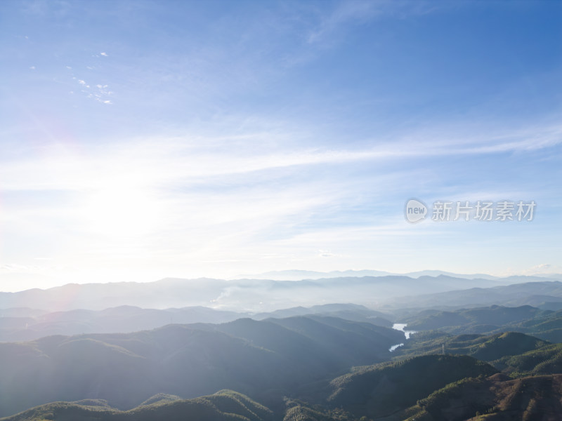 辽阔壮观的群山航拍全景