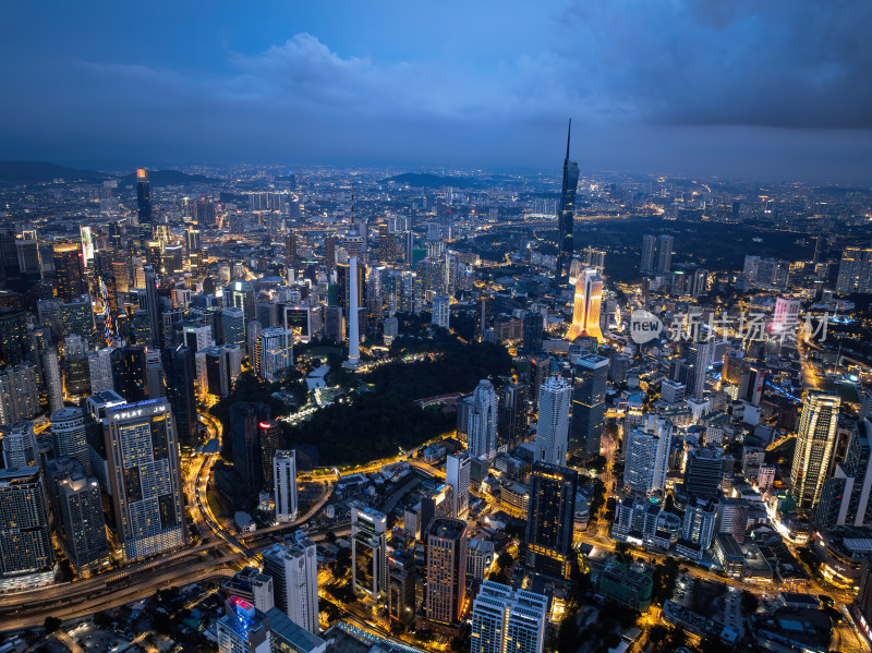 马来西亚吉隆坡莫迪卡石油双子塔日落夜景