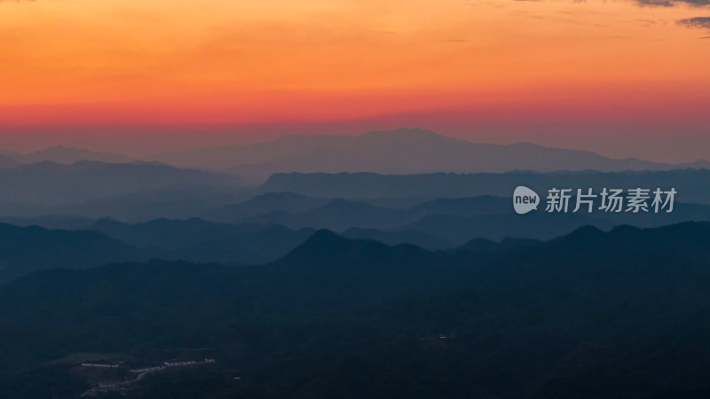 日落夕阳山川天空红彤彤航拍图