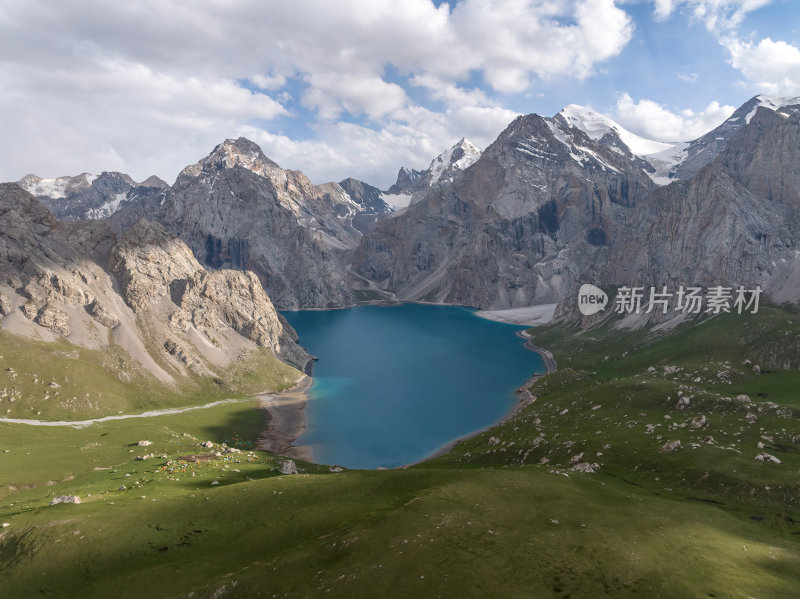 新疆北疆夏季乌孙古道天堂湖徒步高空航拍