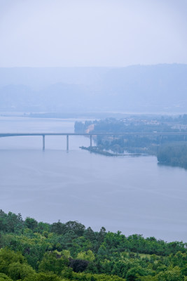 三门峡黄河两岸风光