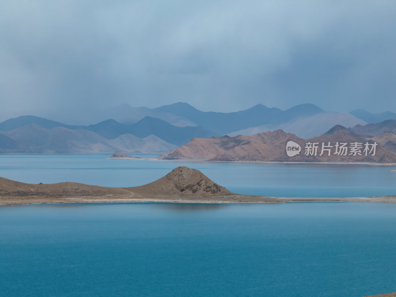 西藏山南羊卓雍措圣湖神湖蓝色高空航拍