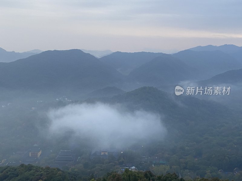 杭州西湖北高峰山顶上实拍全景云海