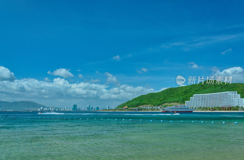 越南芽庄珍珠岛看城市滨海建筑与海景风光