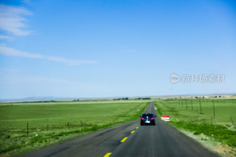 内蒙古草原公路汽车