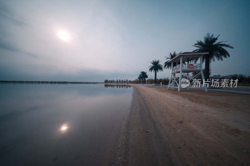 揽月湾沙滩秋季街景