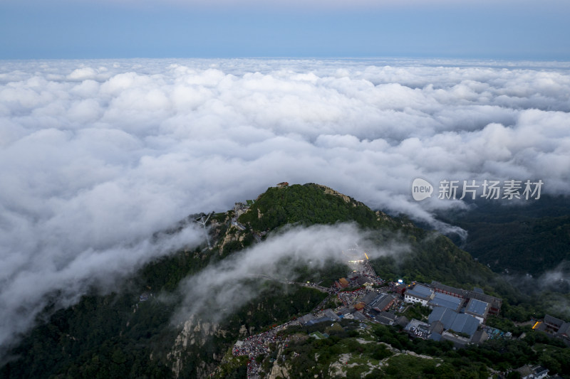 泰山云海，静美如画