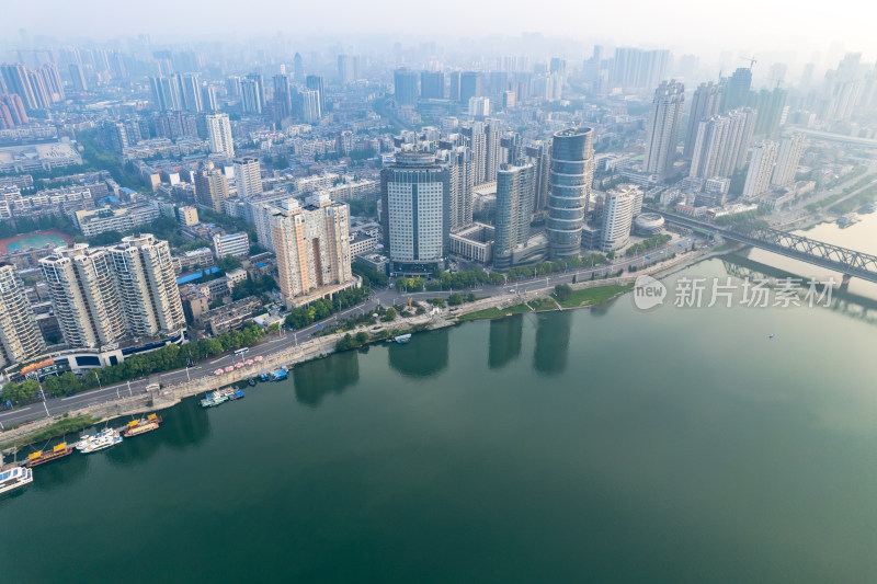 航拍湖北襄阳城市清晨风光