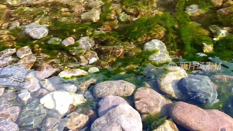 水下石头清澈溪水