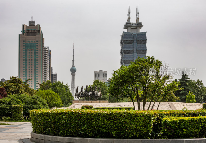 河南洛阳周王城广场天子驾六雕塑景观