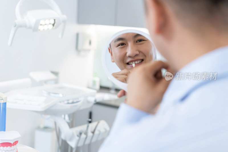 患者在牙科诊所