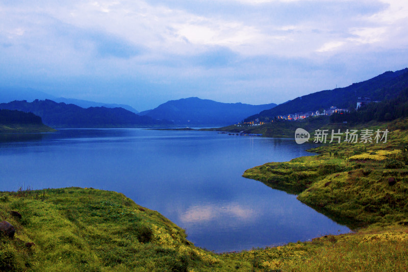 风景湖泊雅女湖