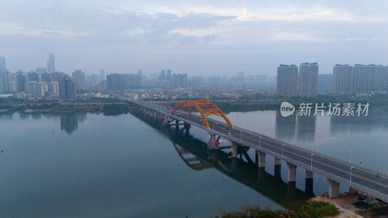 春季清晨时分雾天的惠州隆生大桥航拍景观