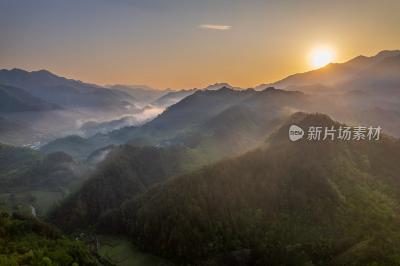 山间日出自然风光