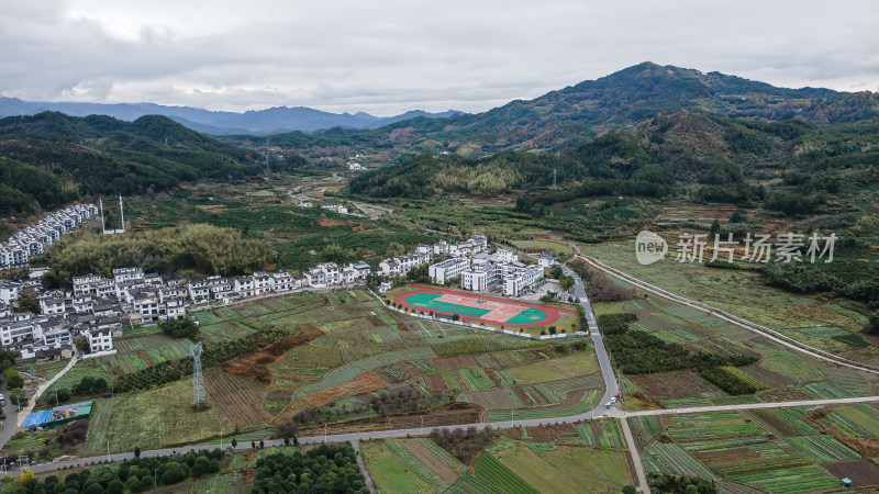 安徽呈坎村山村秋景徽派建筑群航拍