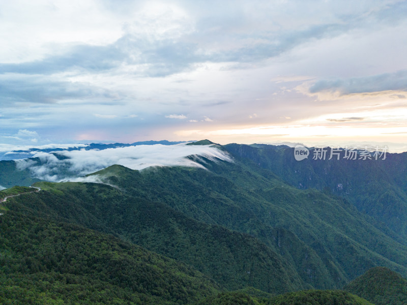 高山云海日落晚霞航拍摄影图