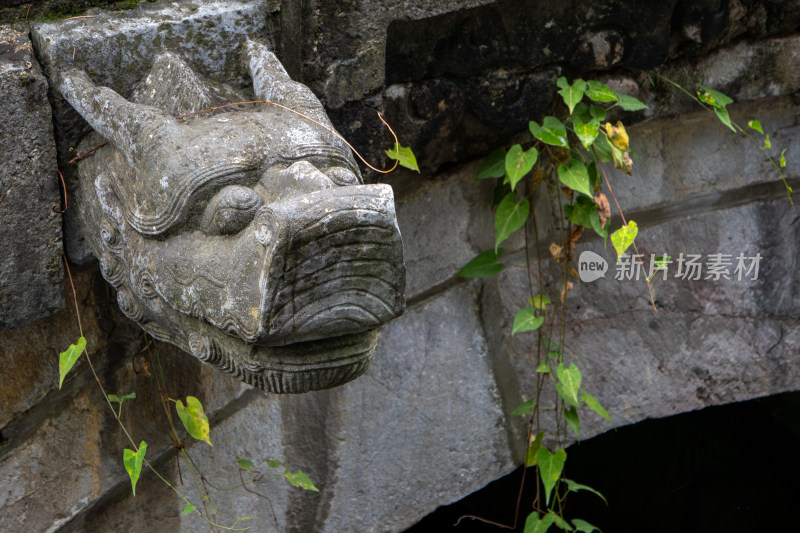 古建石龙纹排水兽