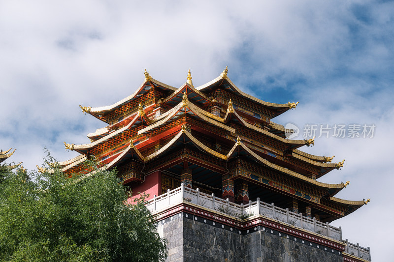 香格里拉独克宗古城大佛寺建筑风光