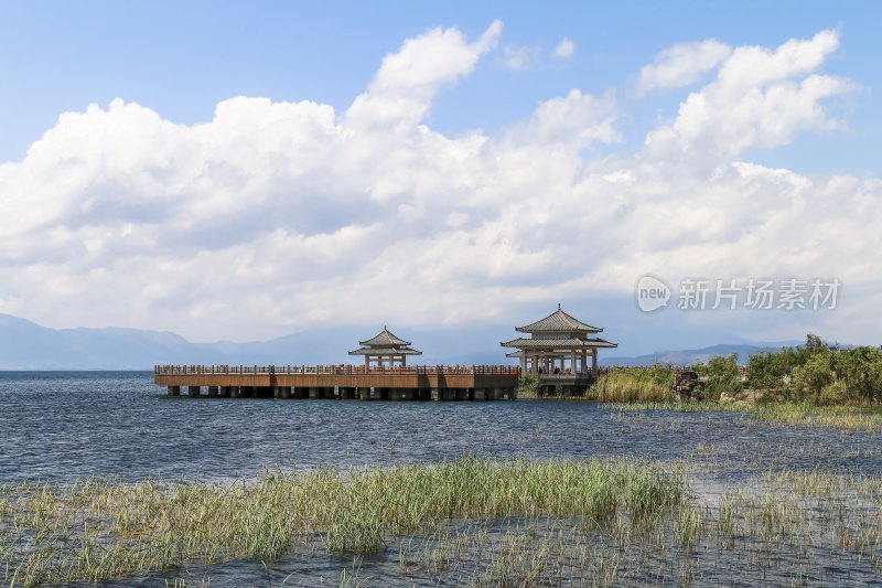 云南澄江水上古亭景观远景