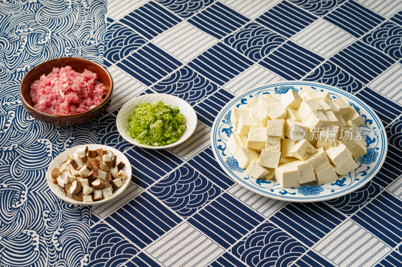 经典川菜香菇肉酱烧豆腐所需食材