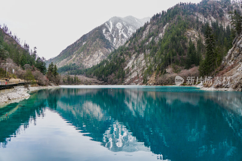 九寨沟海子雪山景观