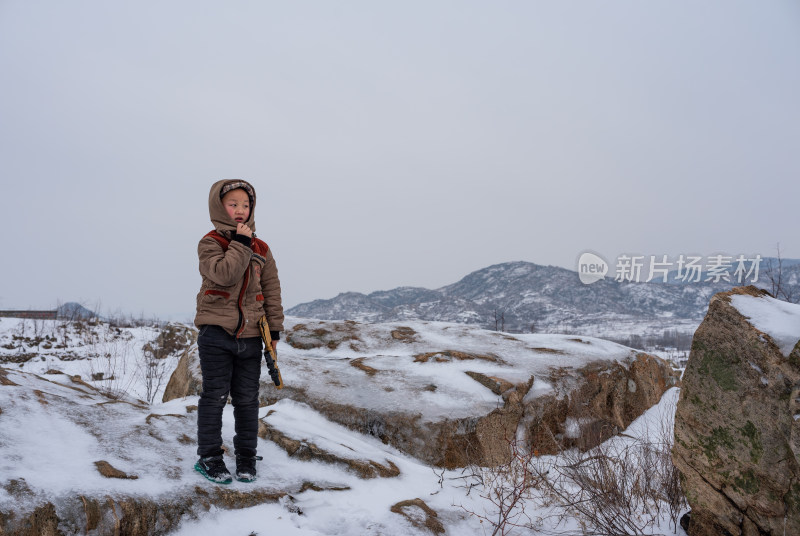 乡村田园雪景雪地童年