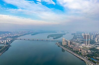 航拍湖北襄阳城市清晨风光