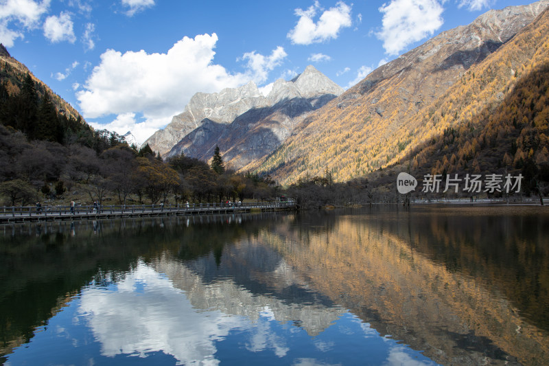 川西秋色，湖光山色