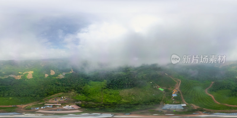 航拍云雾缭绕的山林营地自然风光全景