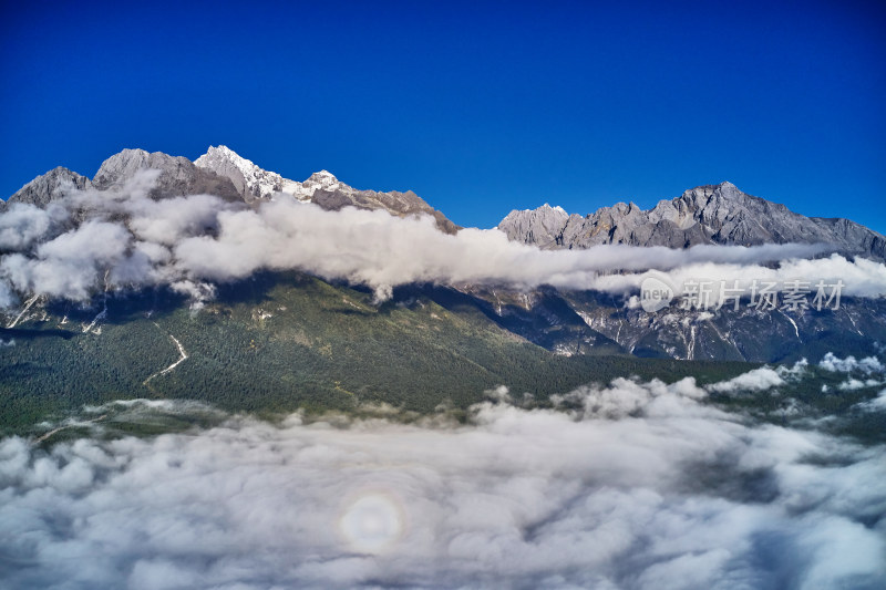 玉龙雪山的云海