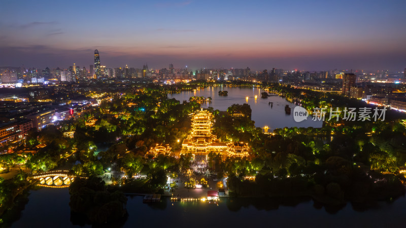 山东济南大明湖夜景航拍灯光