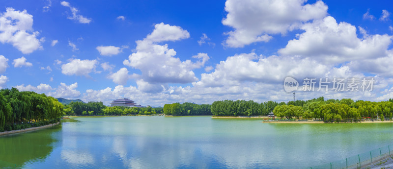 公园湖景碧水蓝天