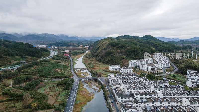 安徽呈坎村山村秋景徽派建筑群航拍