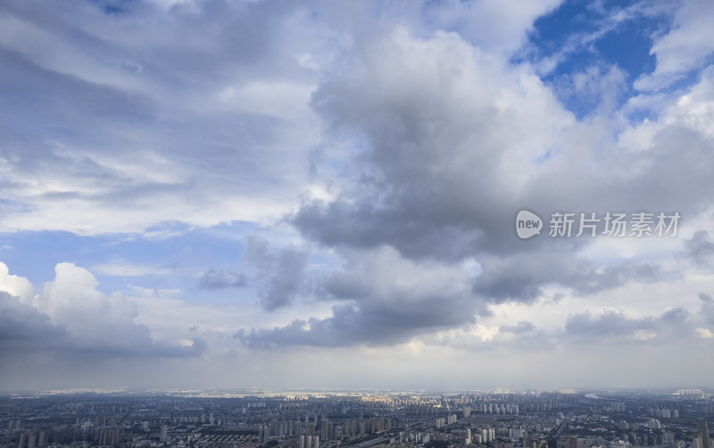 城市云海天空