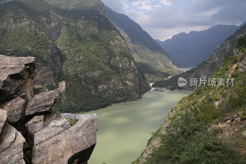 四川川西阿坝州茂县叠溪海子高视角风景