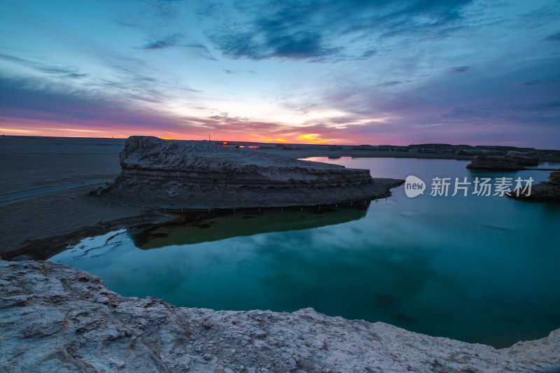 青海水上雅丹