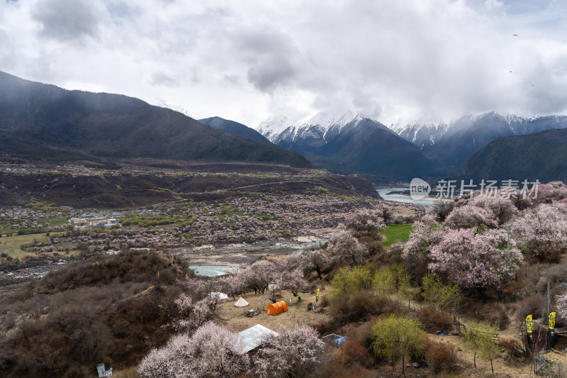 西藏林芝索松村南迦巴瓦峰雪山云海之巅