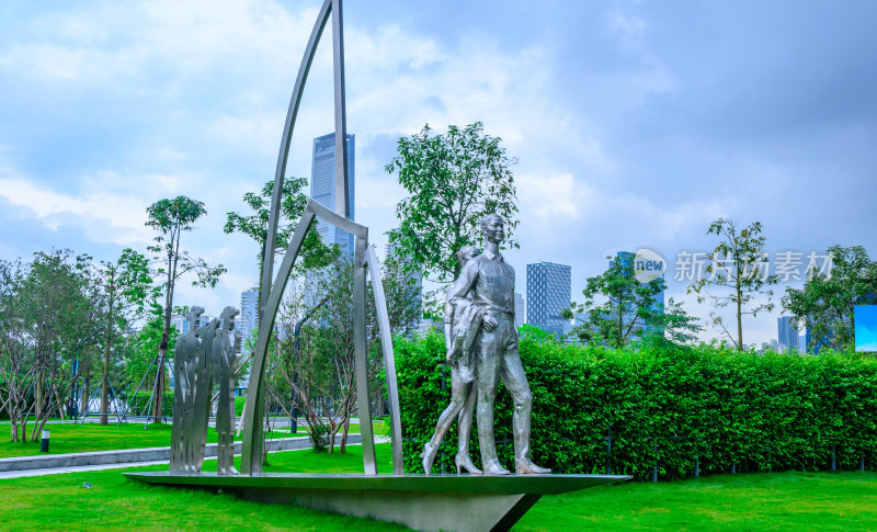 深圳人才公园草坪帆船造型钢铁艺术雕塑