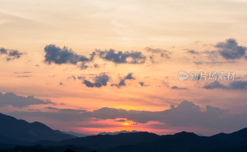 余晖天边火烧云自然风光夕阳落日晚霞