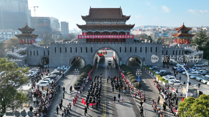 穿城跑健身活动迎接新年