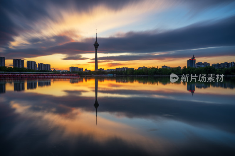 北京玉渊潭公园中央电视塔晚霞