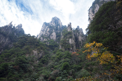 自然风光黄山风景区喀斯特地貌迎客松