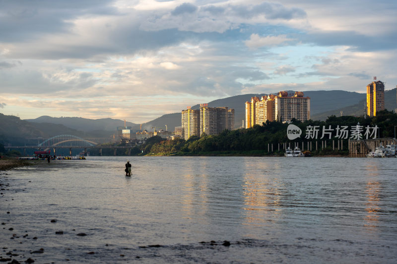 湄公河畔的风景与晚霞