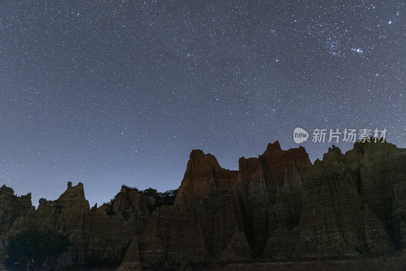 星空下的云南土林特色地貌夜景